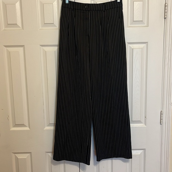 Princess Polly Wide Legged Pinstriped Pleated Trousers/ Size 10 - Picture 3 of 8